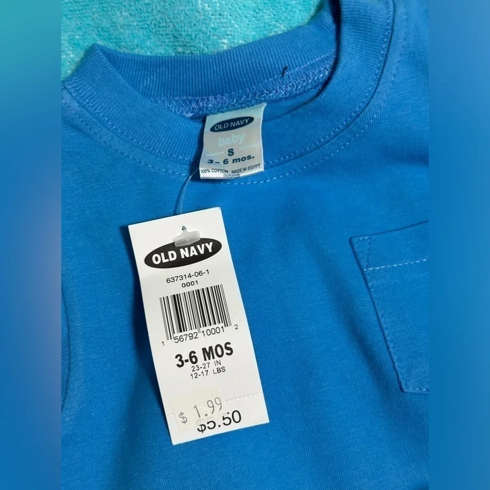 Cute blue onesie with pocket from Old Navy. Size 3-6 months. New!!
